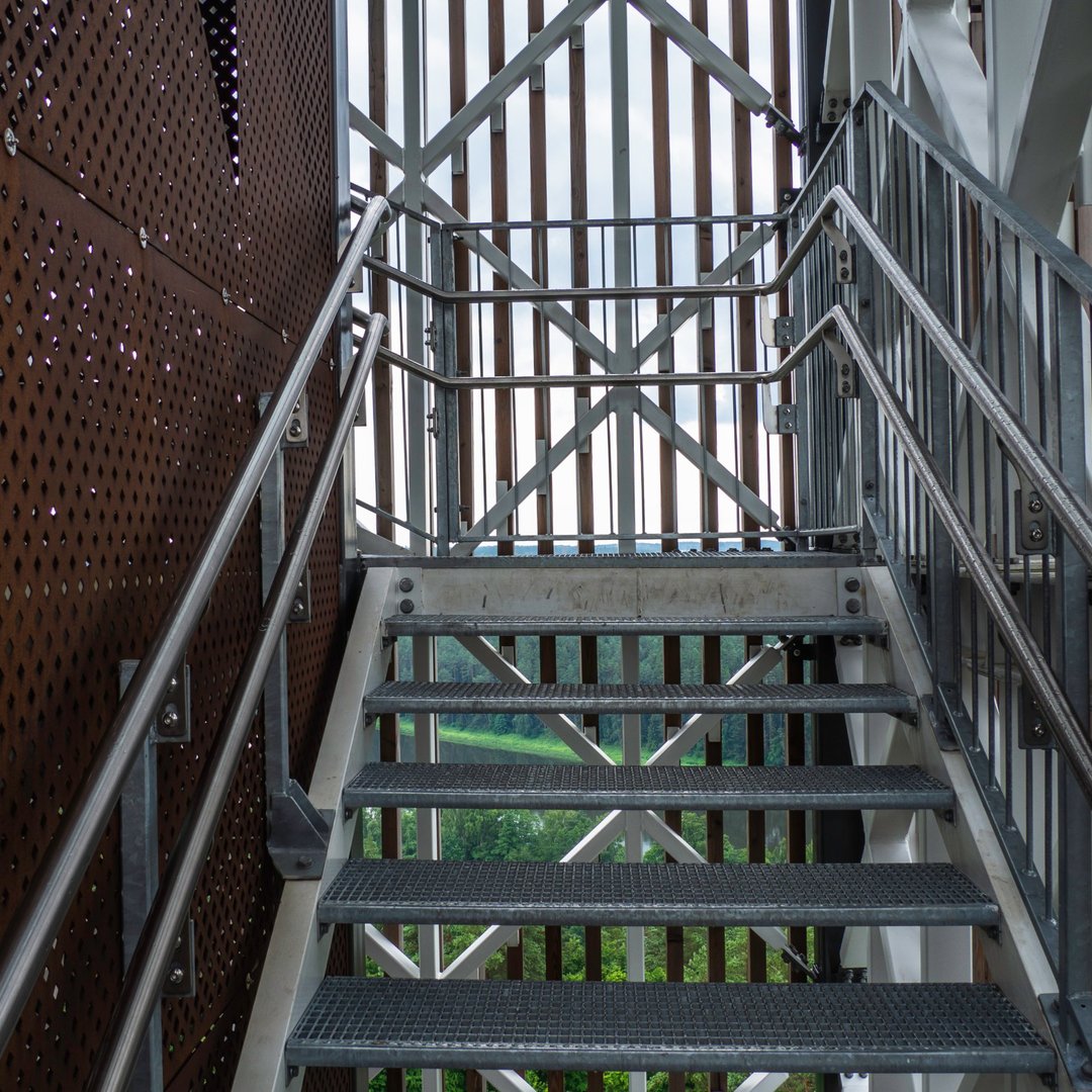 modern-steel-construction-with-stainless-steel-railing-fall-protection-1080x1080